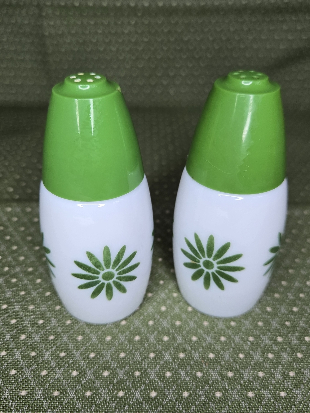 Gemco Green Daisy Floral Ceramic Salt and Pepper Shaker Set Vintage